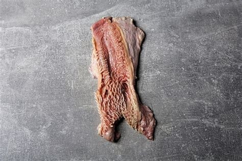 "Whole grass-fed beef cow lips (ox lips), raw pet food for dogs, cats, reptiles. Ethically raised in Yucatán, Mexico. Shipping to Mérida, Cancún, Playa del Carmen, Tulum, Guadalajara, CDMX, and all Mexico."