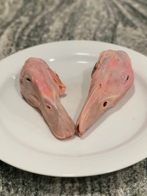 2-pack raw duck heads for dogs, cats, reptiles; featured at Yucatán farmers markets and Slow Food, Mexico